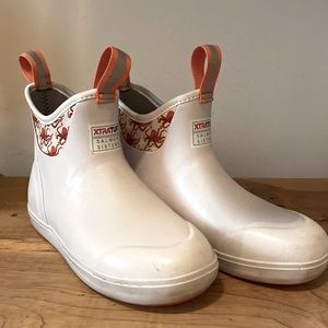 xtratuf salmon sisters boots